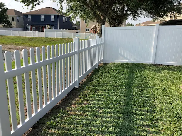 PVC fence installation on Lyndscape St Wedgefield FL